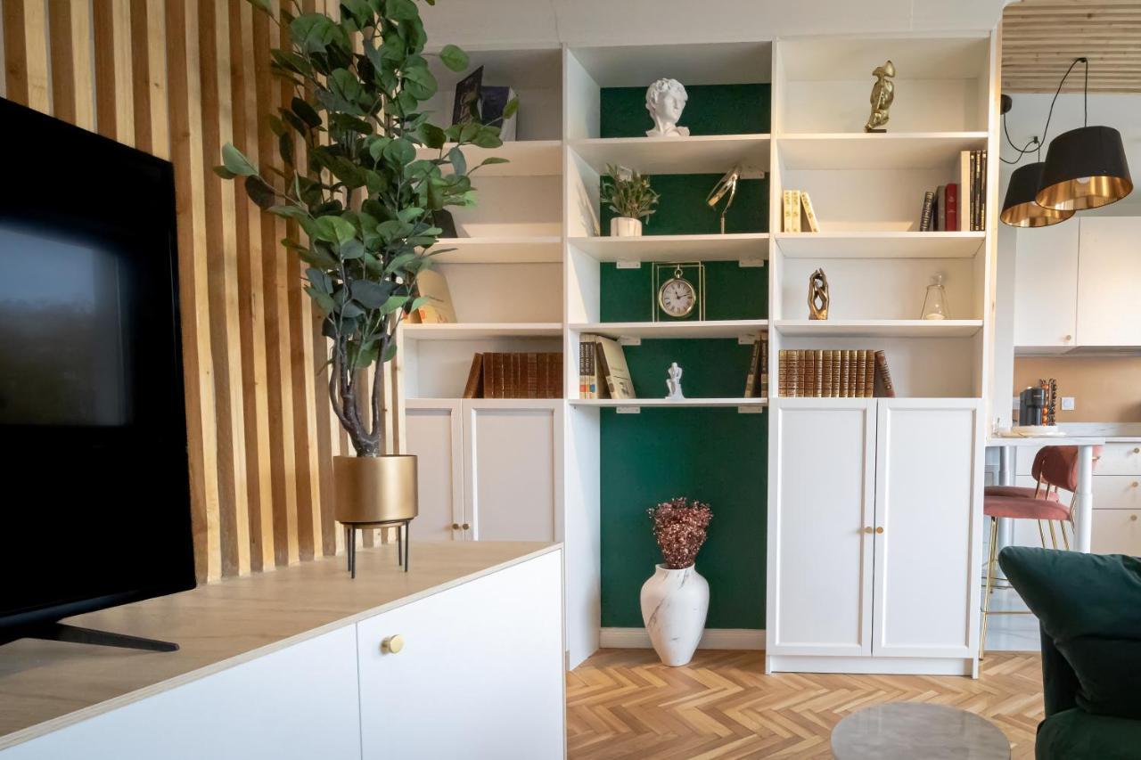 The - Quiet And Fully Equipped High-end With Parking Courcouronnes
